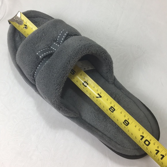 Isotoner Grey Slippers Size 9.5-10 - Picture 8 of 8